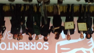 Il sindaco Giuseppe Cuomo con Lorena Bianchetti, Alessandro Siani, Serena Autieri e Fabio De Luigi.